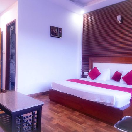 Hotel Snow Ark Inn, دالهوزي المظهر الخارجي الصورة