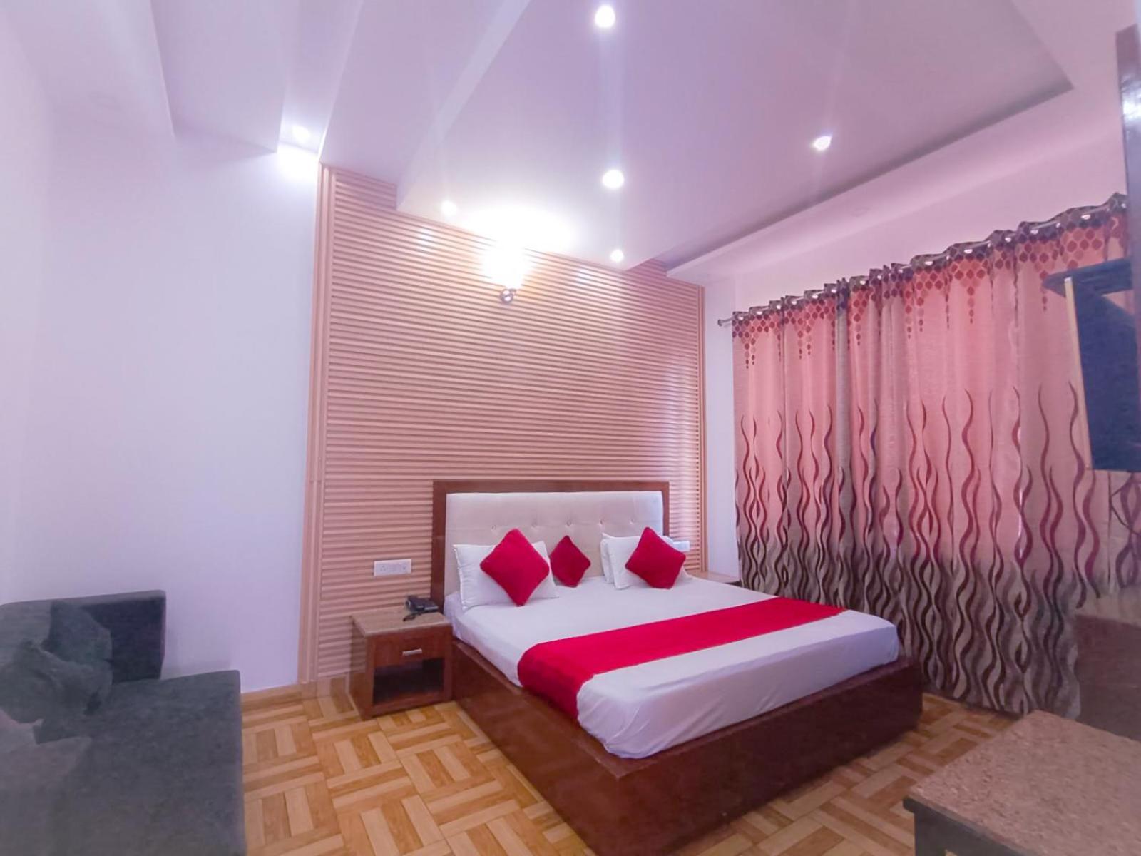 Hotel Snow Ark Inn, دالهوزي المظهر الخارجي الصورة