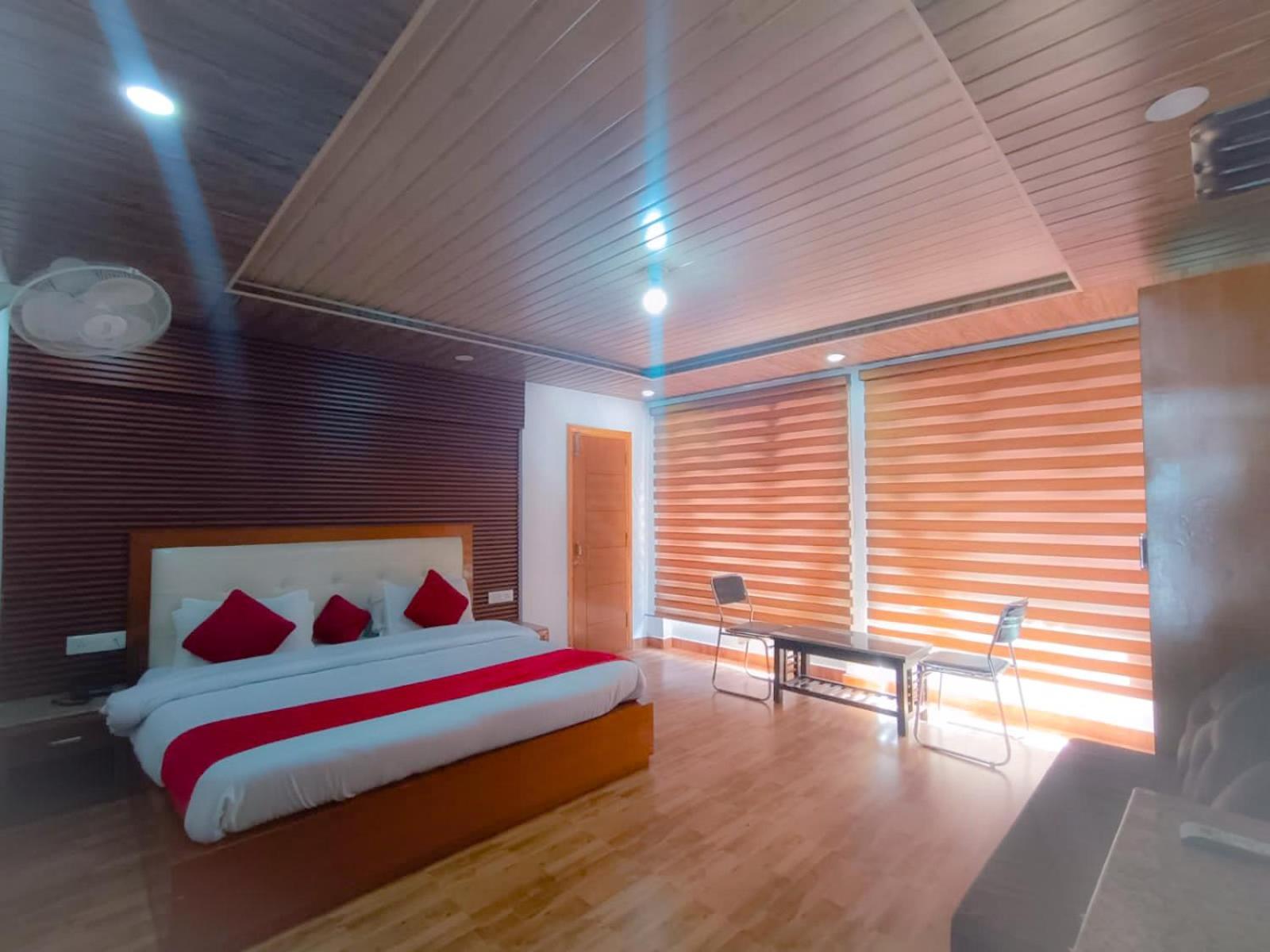 Hotel Snow Ark Inn, دالهوزي المظهر الخارجي الصورة